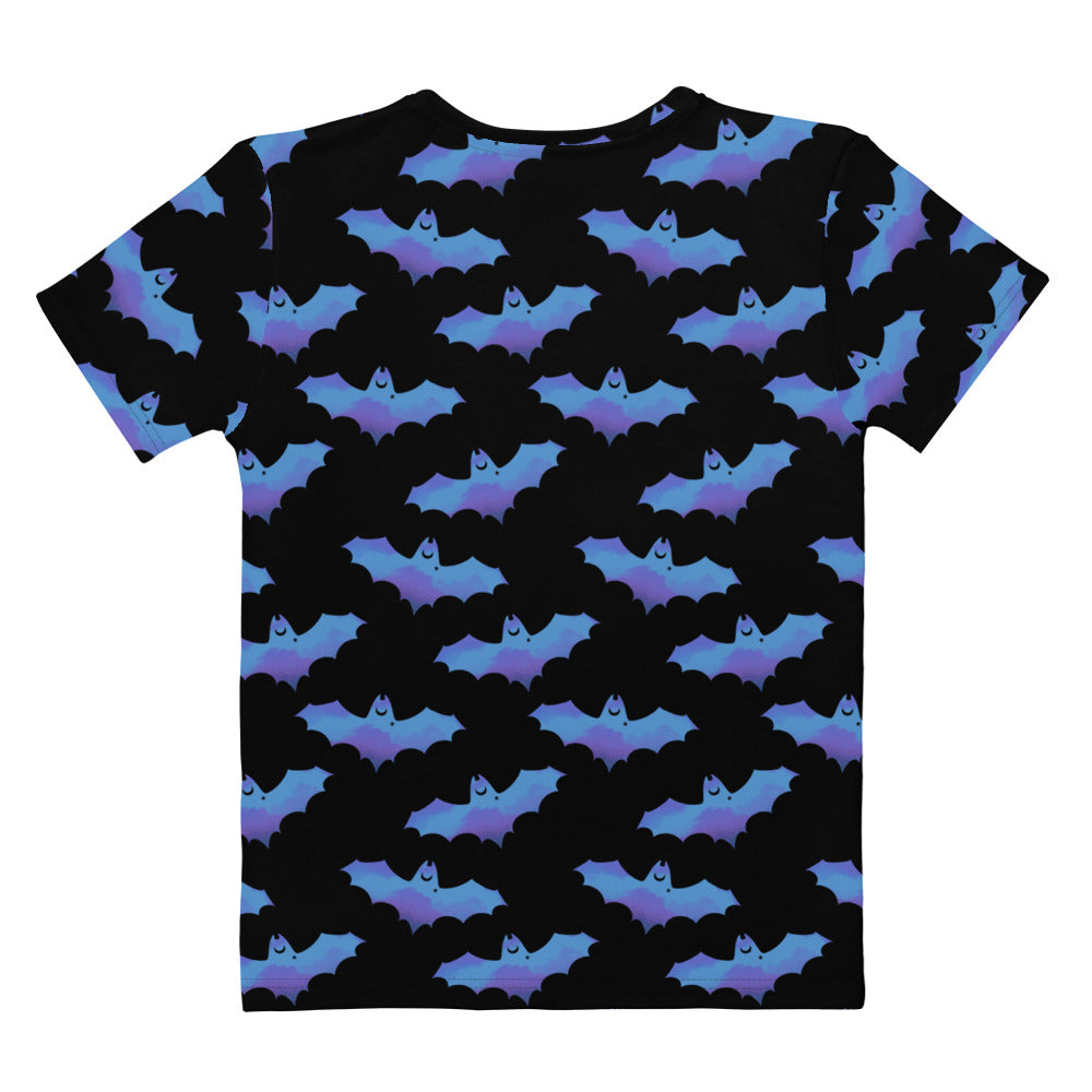 Stylish Lilith T-shirt featuring a playful bat pattern, perfect for sunny days and casual outings.
